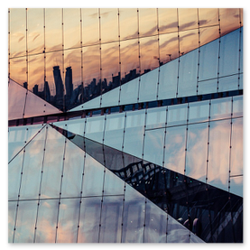 Façade vitrée marquée vs façade éclatante